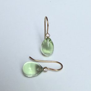 �reringe med lys gr�n kvarts