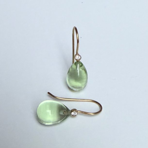 �reringe med lys gr�n kvarts