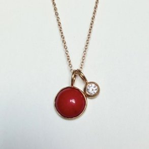 Halsk�de med koral kvarts