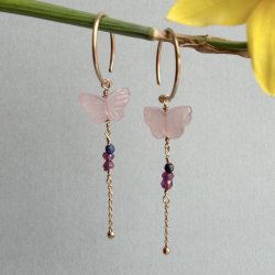 �reringe rosa sommerfugle