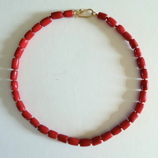 Halsk�de med coral