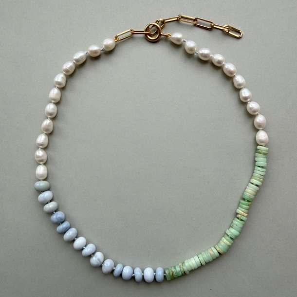 Halsk�de opal og chrysophras