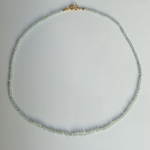Halsk�de lys bl� jade