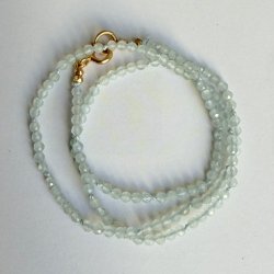 Halsk�de lys bl� jade