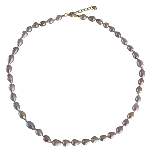 Halsk�de rosa perler