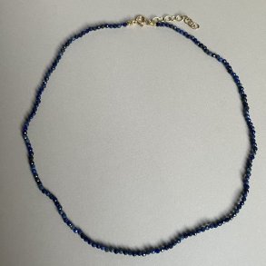 Halsk�de bl� lapiz