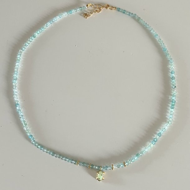 Halsk�de med apatite