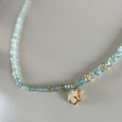 Halsk�de med apatite